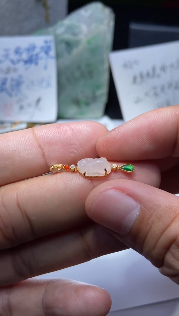 【闪购商品】翡翠吊坠(不含链)18K金镶嵌1