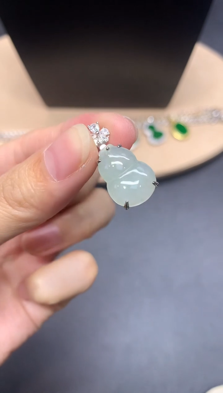 【闪购商品】翡翠吊坠(不含链)银S925镶嵌葫芦【多样性发其一】