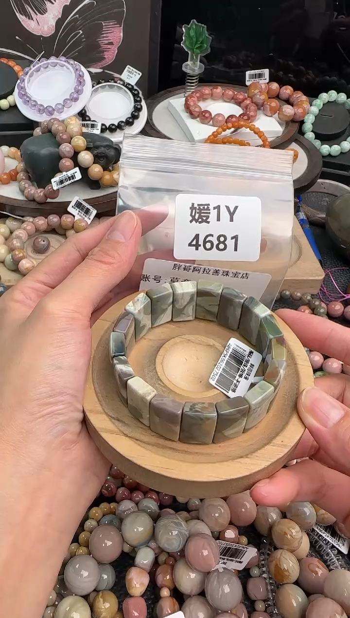 未镶嵌手链石英质玉莫*1Y4681