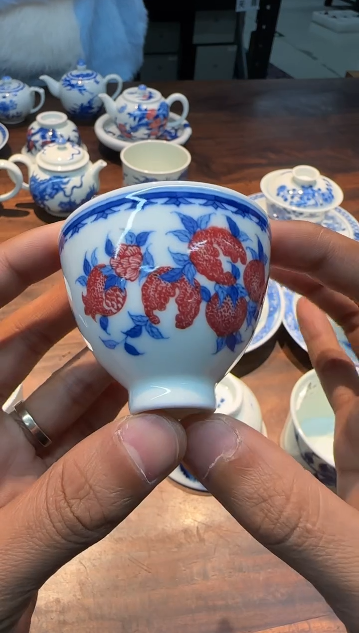 【闪购商品】邵春霞 青花釉里红三多小鸡心杯