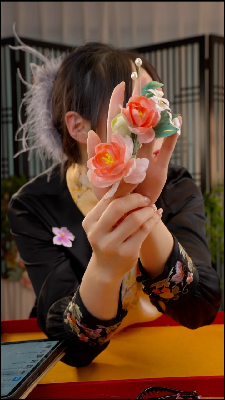 刺绣非遗苏绣绒花饰品