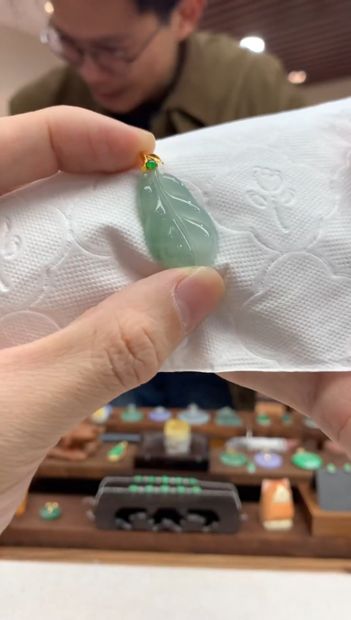 【闪购商品】翡翠吊坠(不含链)18K金镶嵌叶子