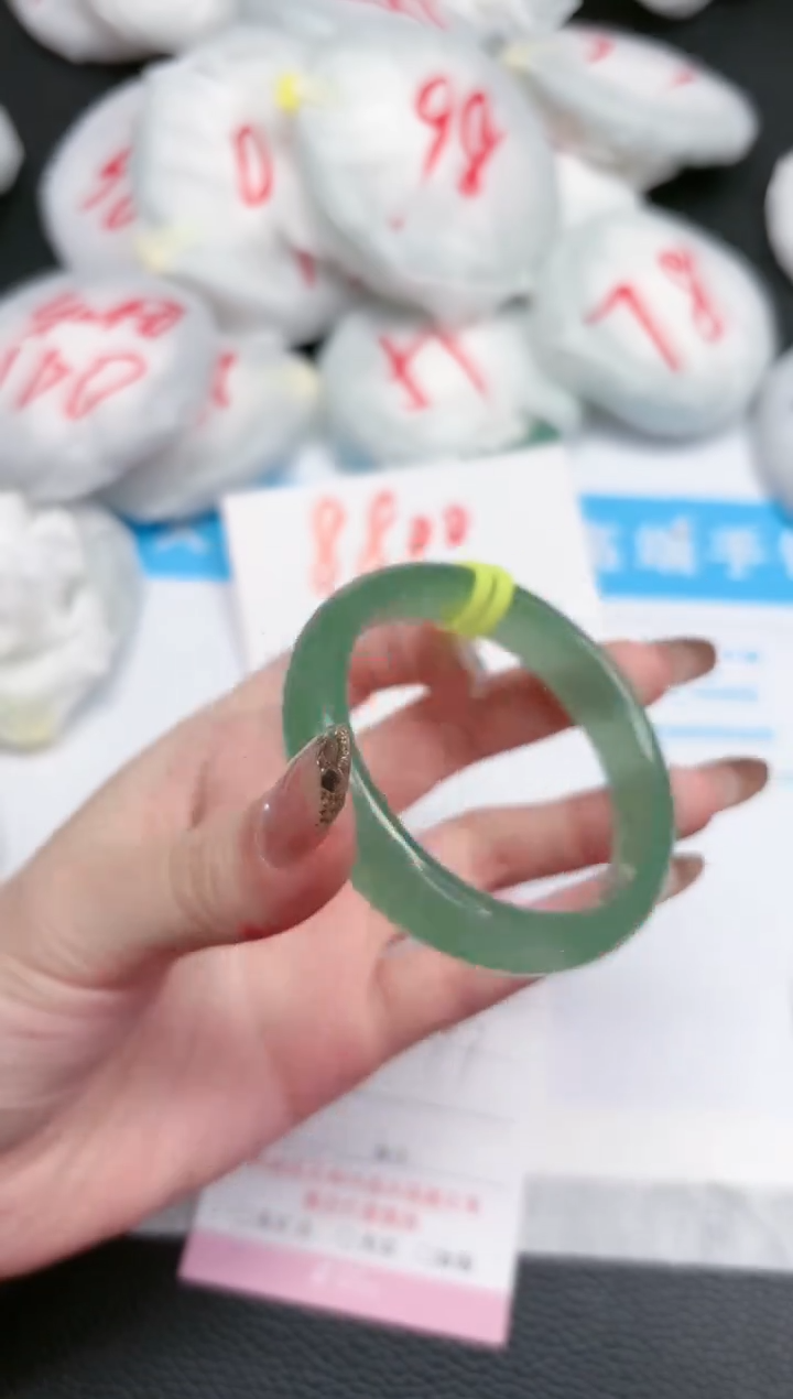 【闪购商品】石英质玉手镯未镶嵌185-52.7