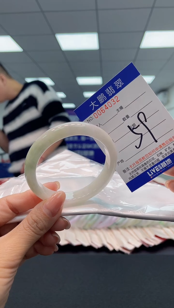 【闪购商品】翡翠手镯未镶嵌AAAAAAAAAA