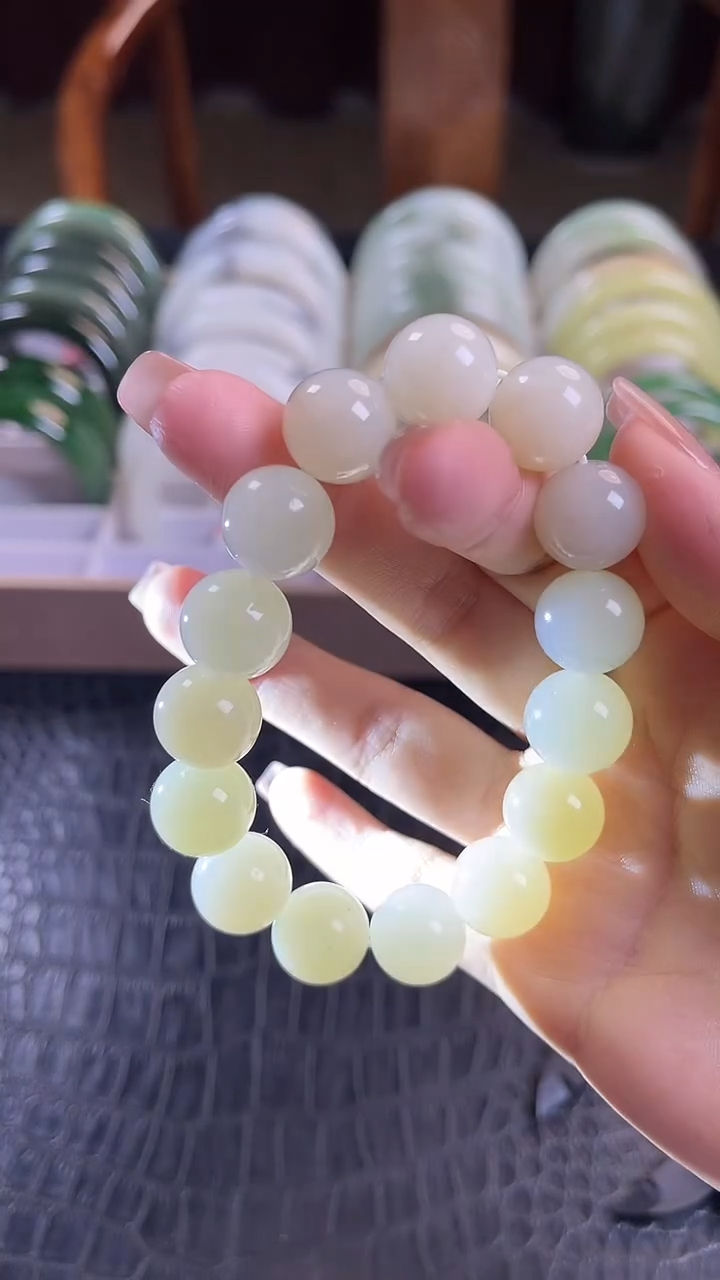 手串未镶嵌和田玉14mm左右暖白