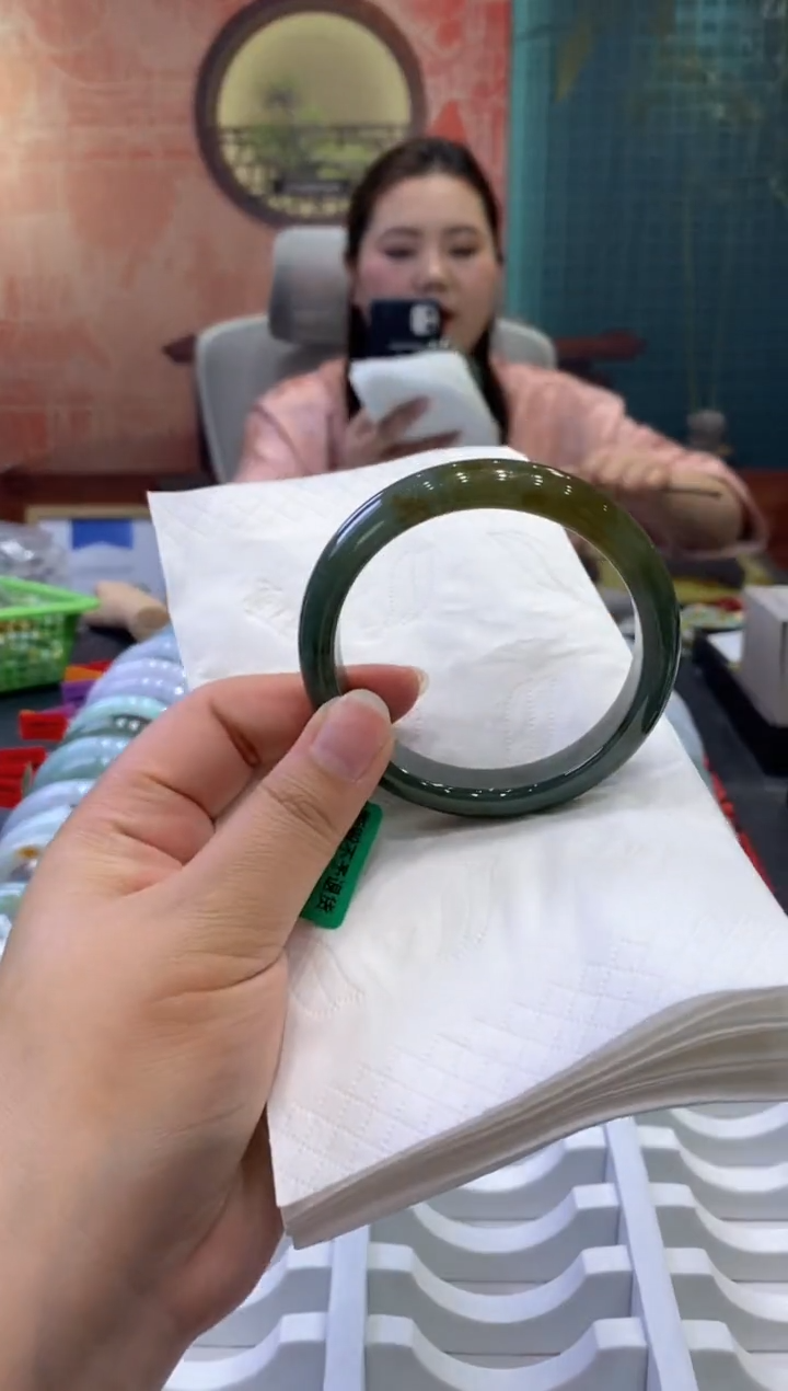 【闪购商品】翡翠手镯未镶嵌多人0005960