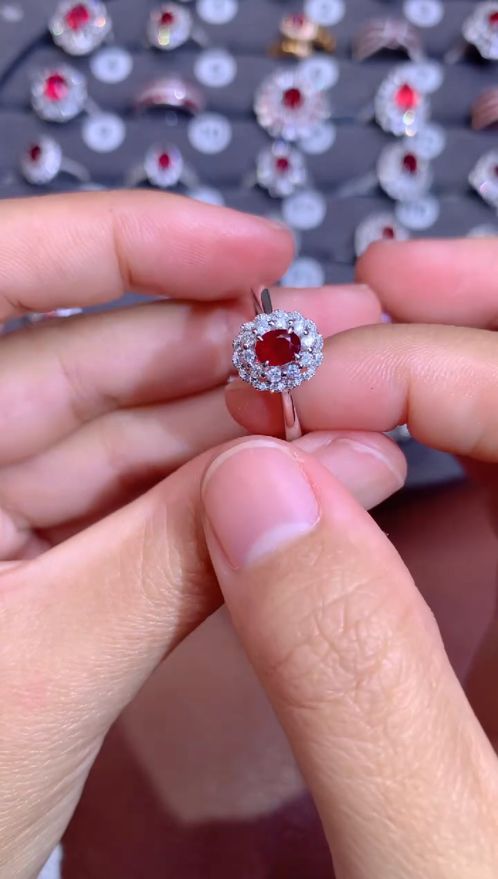 【闪购商品】红宝石戒指18K金镶嵌0.5CT