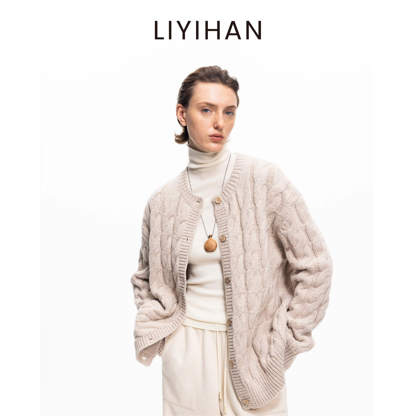 LIYIHAN 2025秋冬新款老钱风羊毛针织衫杏色小众设计感开衫毛衣女