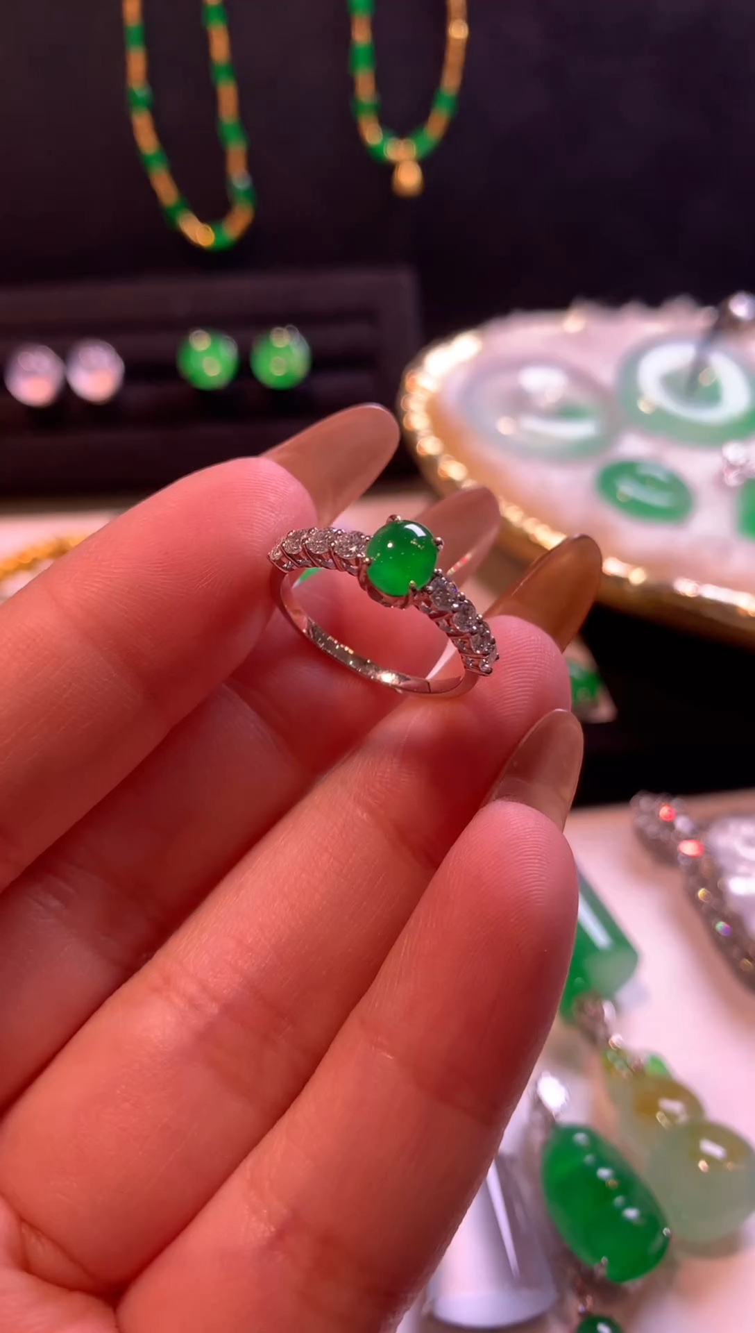 18K金镶嵌戒指翡翠蛋面戒指