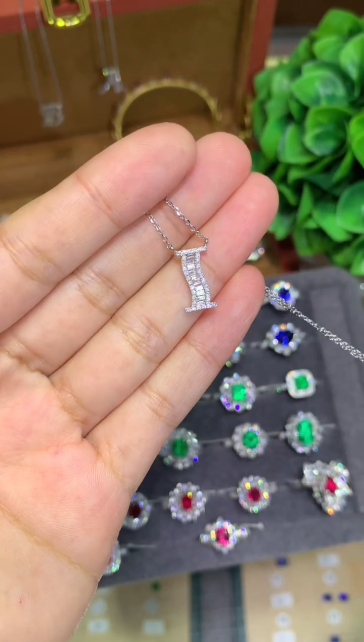 项链18K金镶嵌钻石0.25CT