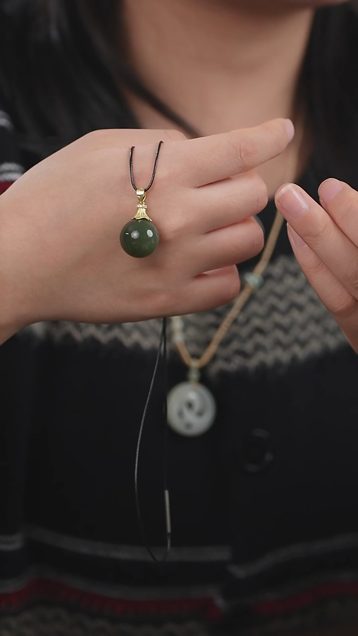 颈饰未镶嵌和田玉新疆沙枣青吊坠多样性发一