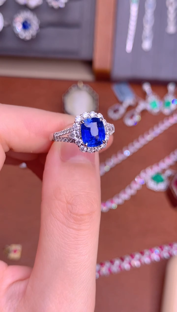 【闪购商品】蓝宝石戒指18K金镶嵌2.1CT