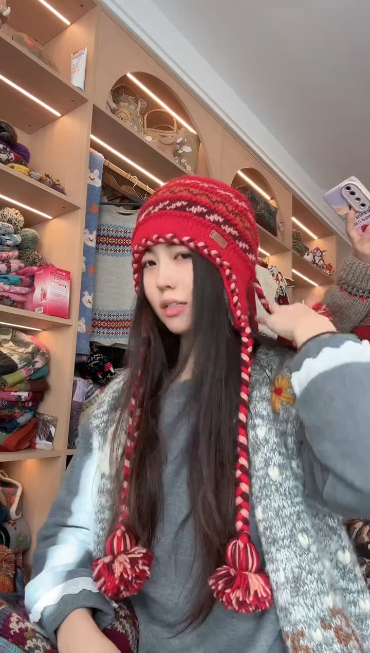 羊毛红色大辫子帽