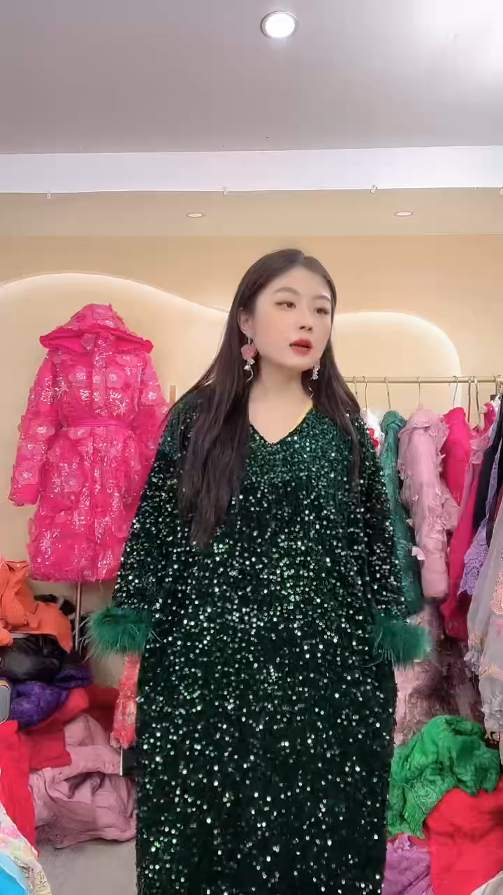 套头款绿色连衣裙