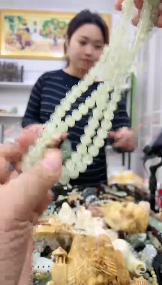 未镶嵌蛇纹石玉吊坠    