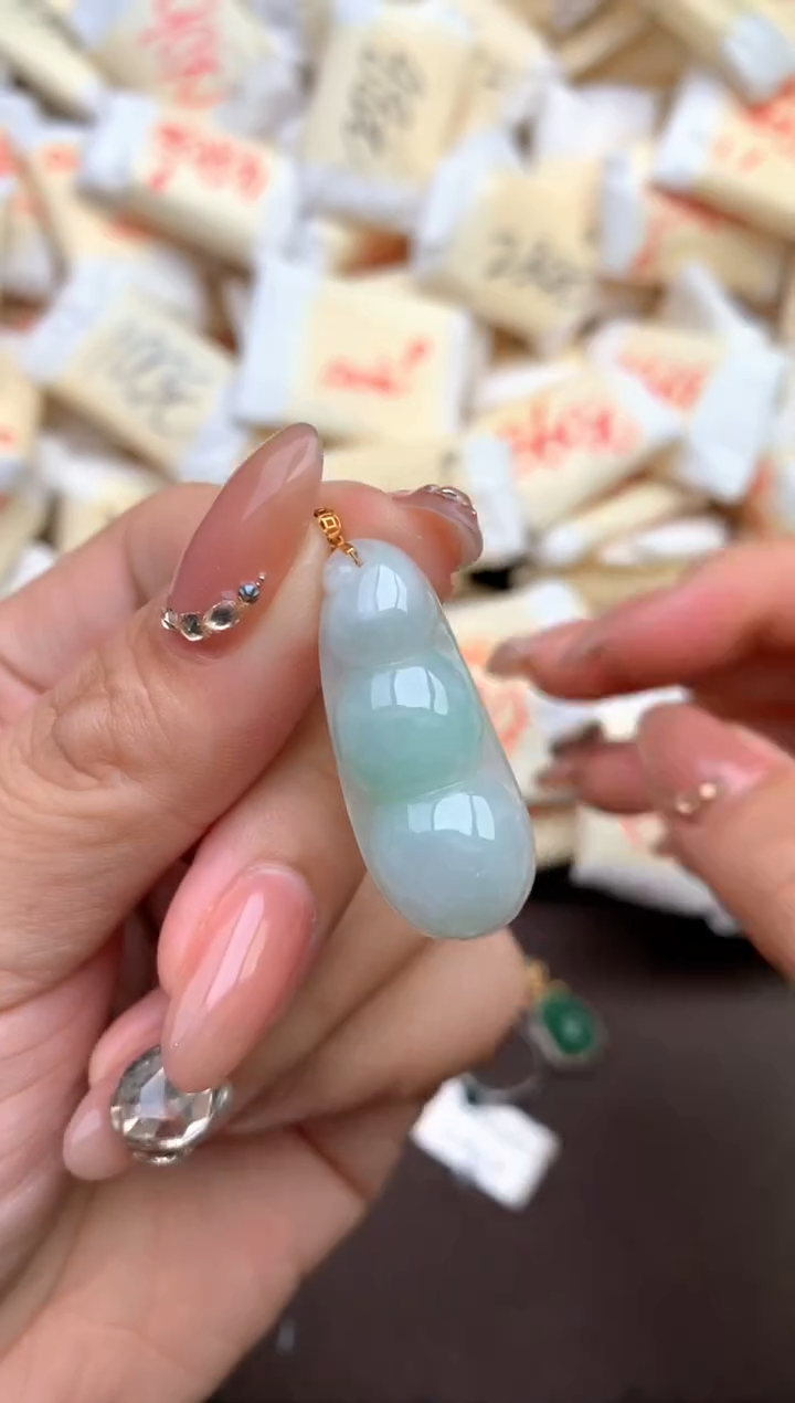 【闪购商品】翡翠挂件18K金镶嵌 — 