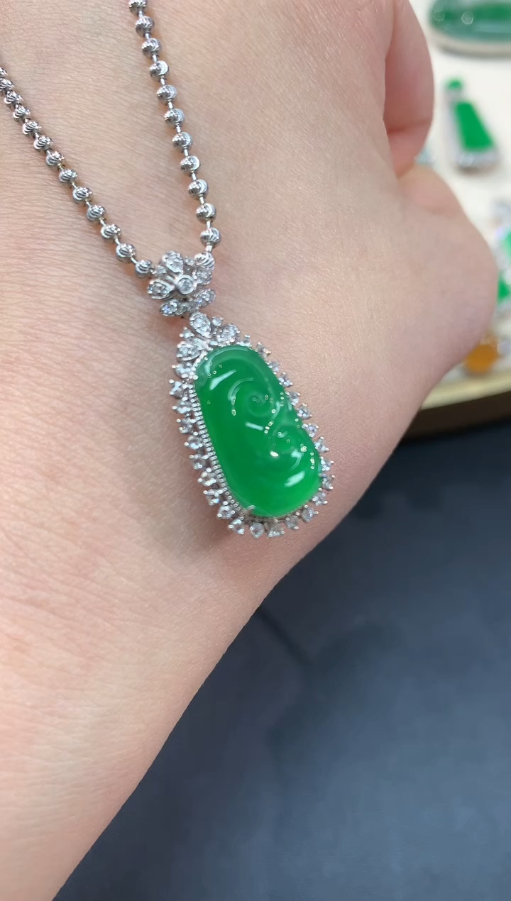 【闪购商品】翡翠吊坠(不含链)18K金镶嵌如意A341|9999