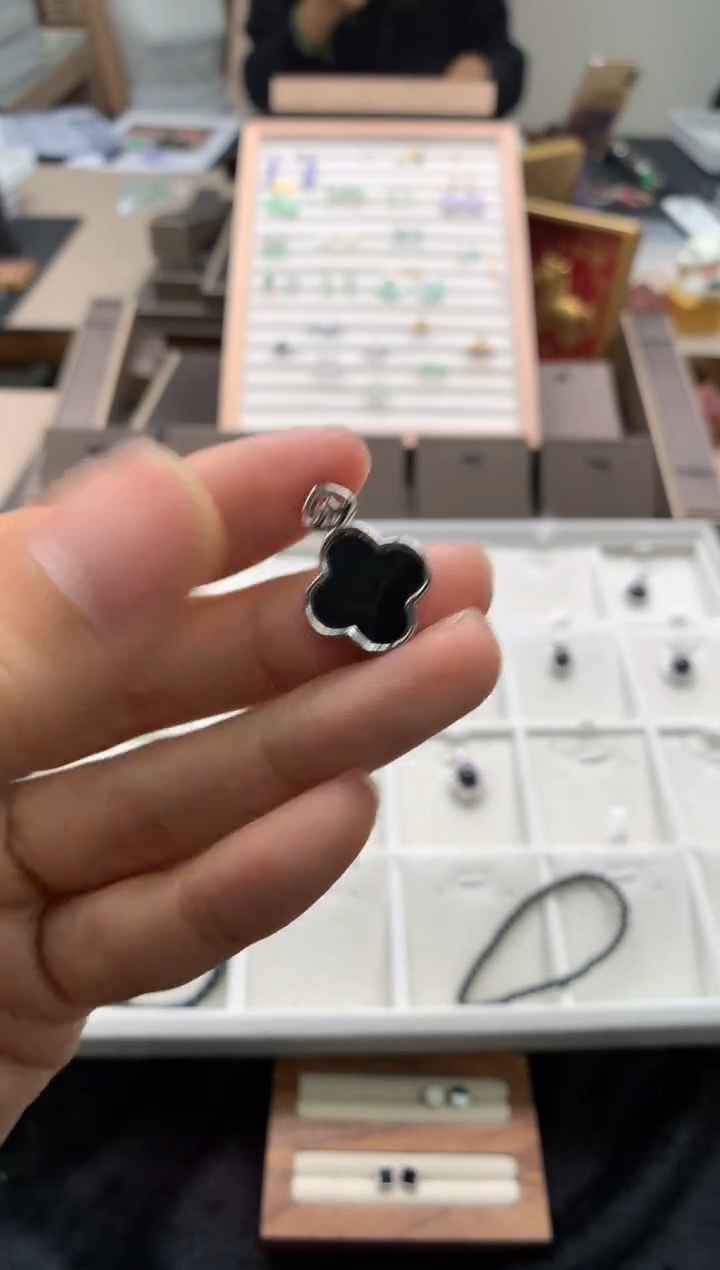 颈饰银S925镶嵌翡翠墨翠四叶草吊坠