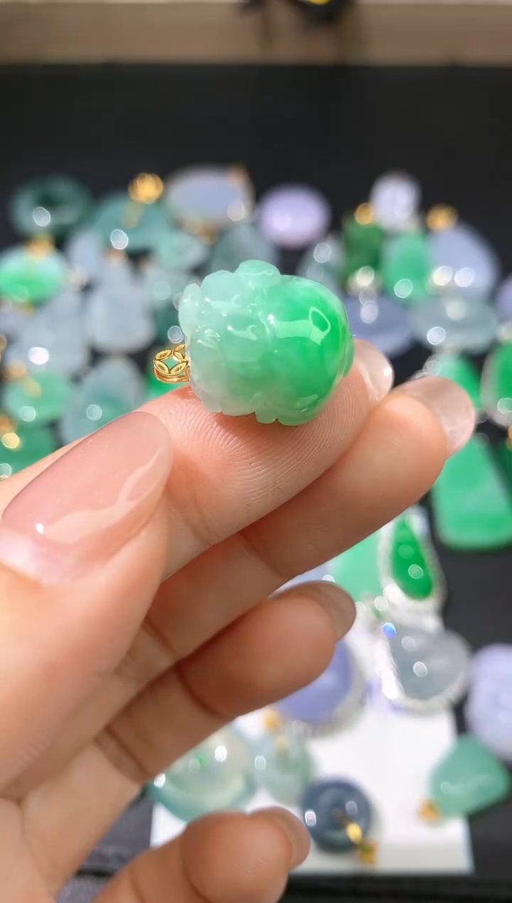 颈饰未镶嵌翡翠吊坠