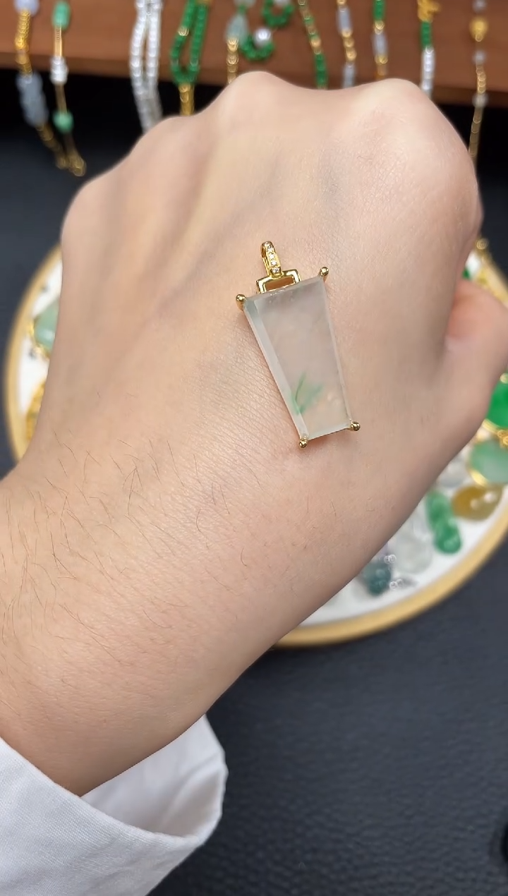 【闪购商品】翡翠吊坠(不含链)18K金镶嵌一个   JK725