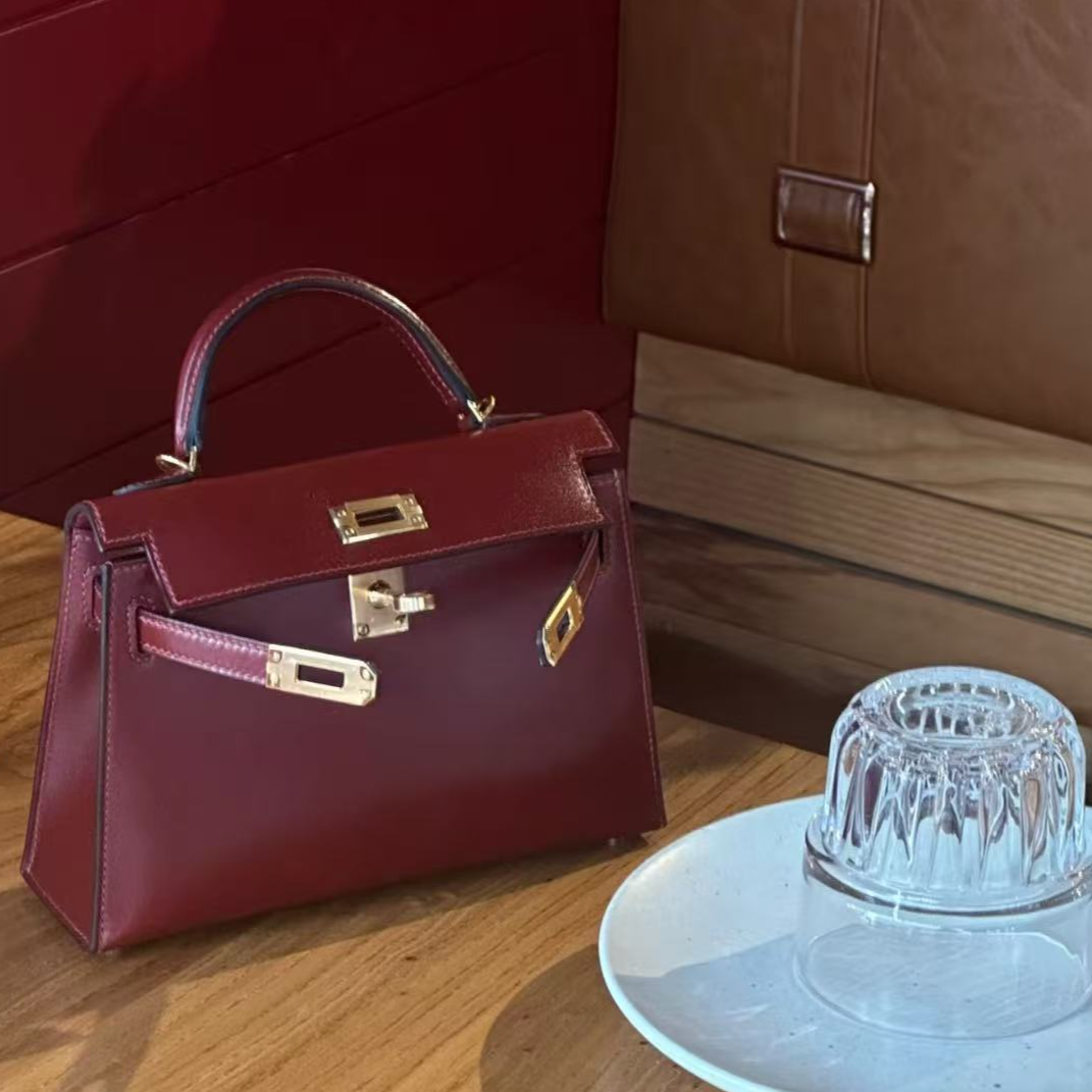 99新 Hermes/爱马仕 minikelly二代 酒红色 淡金扣 Tad皮C刻