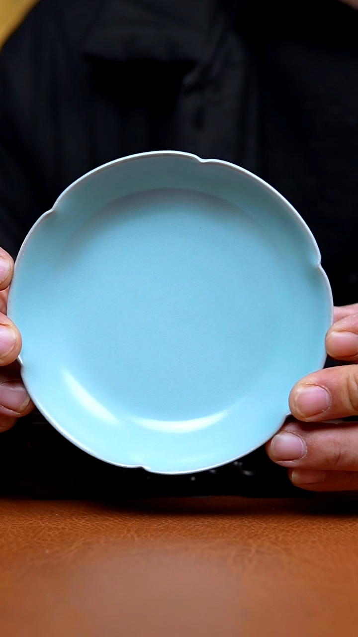 盘仿古天青12口小葵口盘瑕