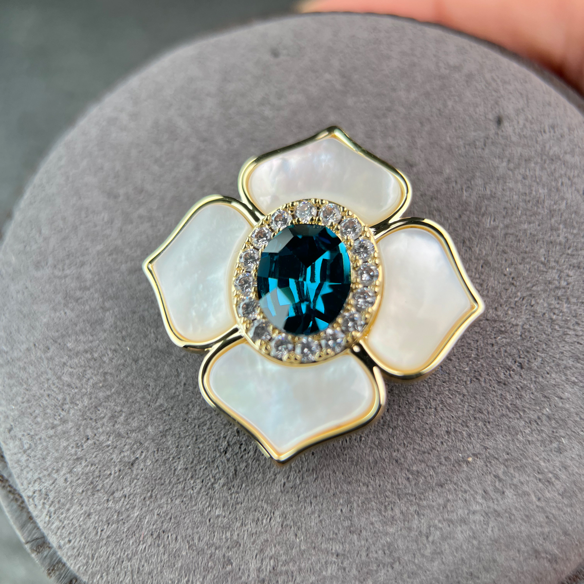 磁铁贝壳胸针 6625 贝壳四叶花 无痕磁吸轻奢蓝色水晶胸花防走光