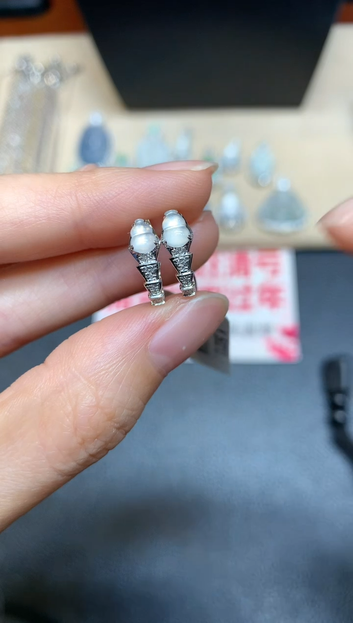 【闪购商品】翡翠耳饰18K金镶嵌葫芦【无服务费