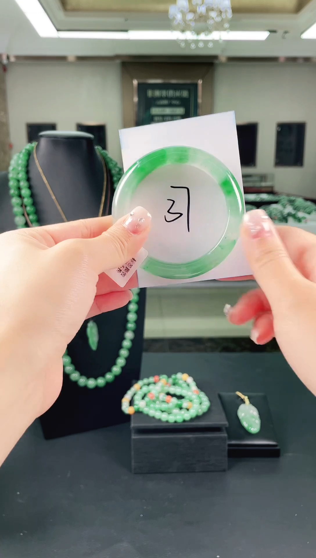 未镶嵌手镯石英质玉（非洲翠）微瑕一经发货运费不退介意勿拍