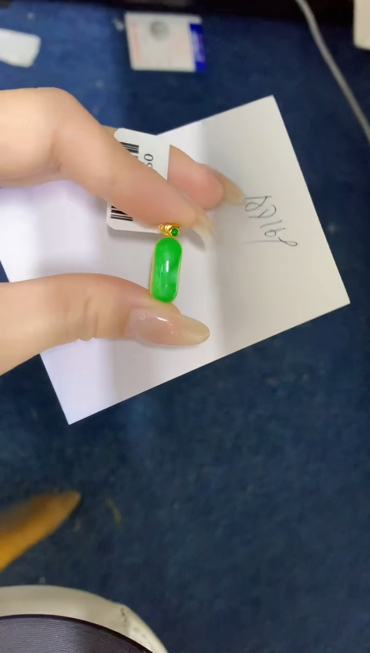 翡翠18K金镶嵌颈饰缅甸天然翡翠A货