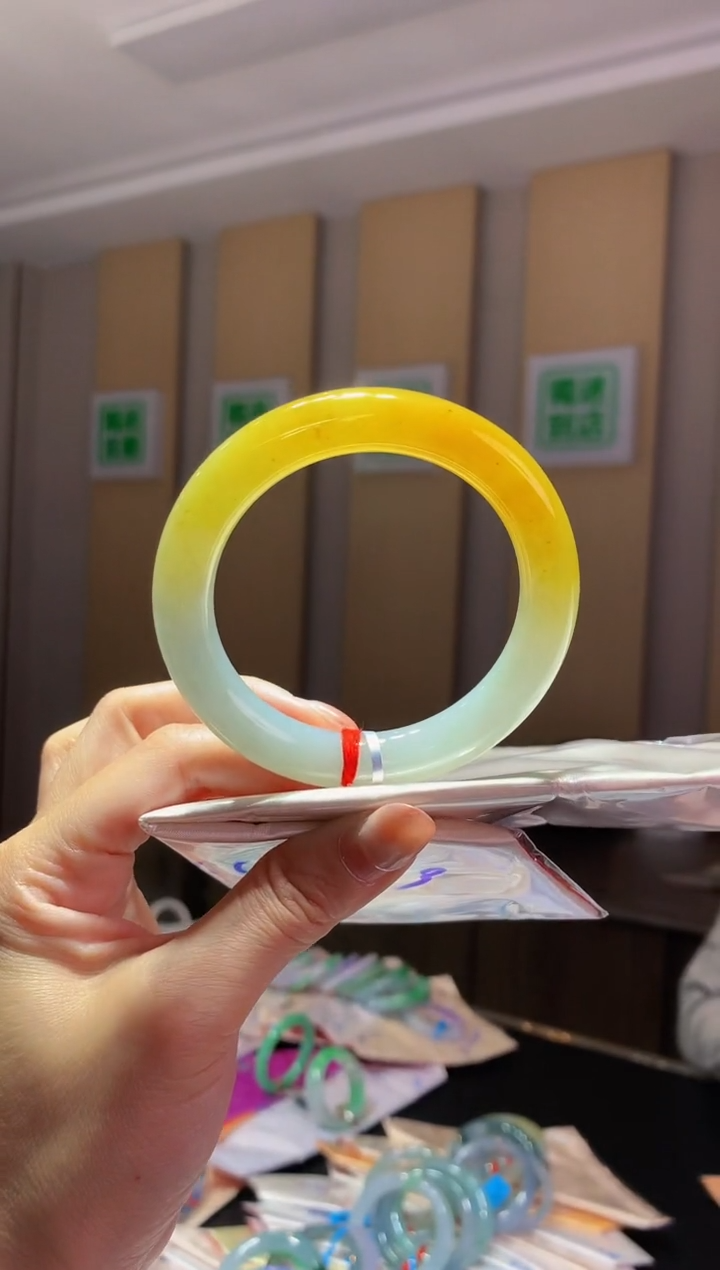 未镶嵌手镯翡翠-Q113 圈口55.7 全款25万 定金2万