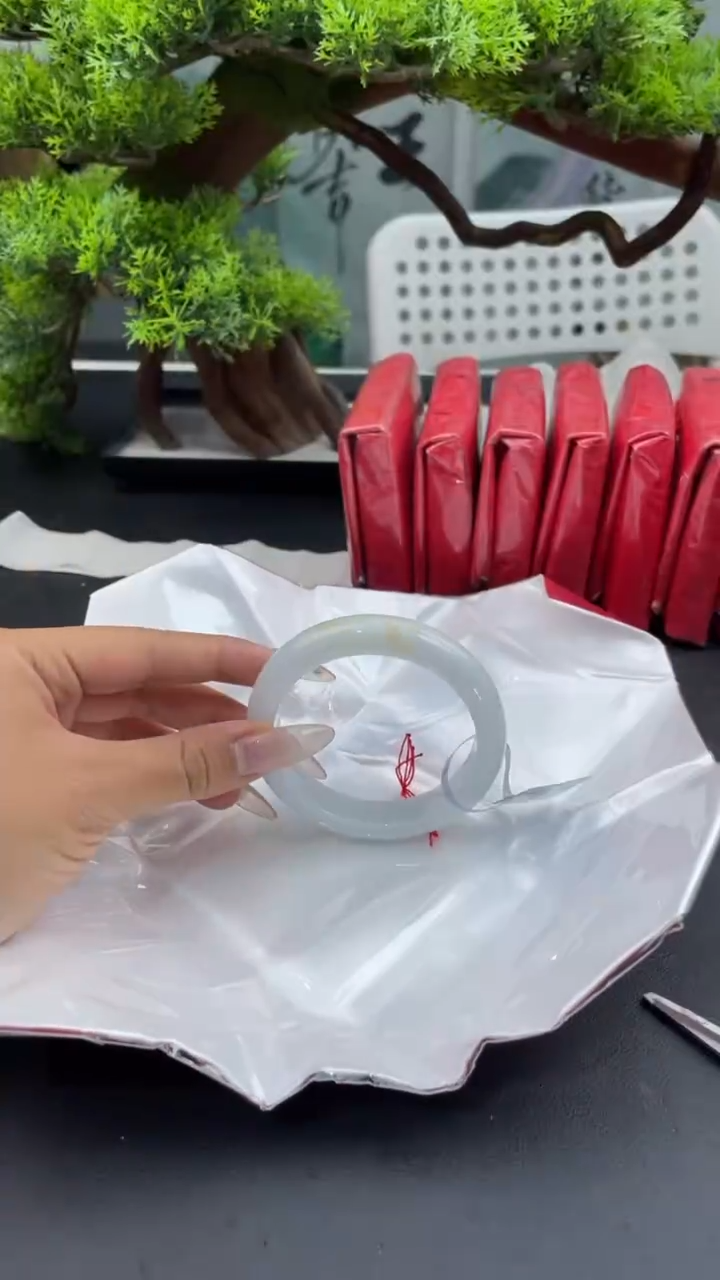 【闪购商品】翡翠手镯未镶嵌10翡翠手镯（微瑕）