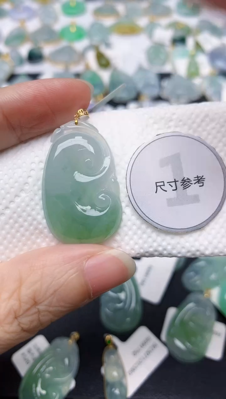 翡翠18K金镶嵌颈饰天然缅甸A货翡翠