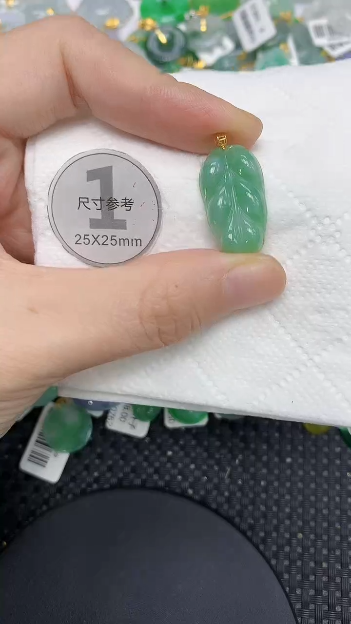 颈饰18K金镶嵌翡翠1111111111