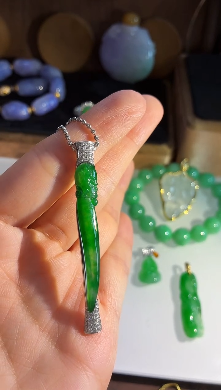 吊坠(不含链)18K金镶嵌翡翠吊坠