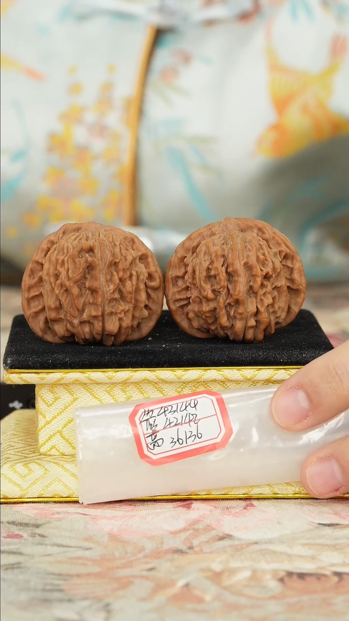 【闪购商品】文玩核桃把件一代楼