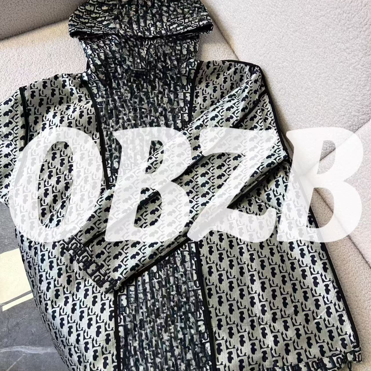 【D老花冲锋衣外套】宽松出行外套纯色拉链舒适上衣外套3014