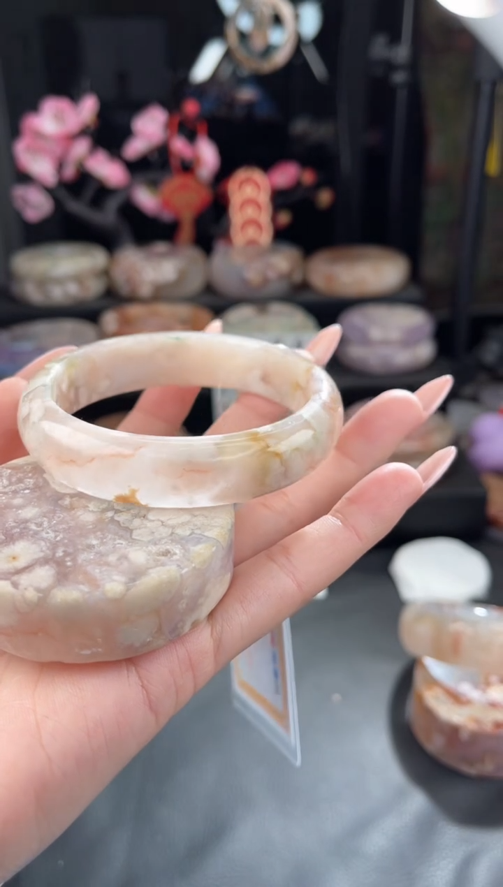 【闪购商品】石英质玉手镯未镶嵌61