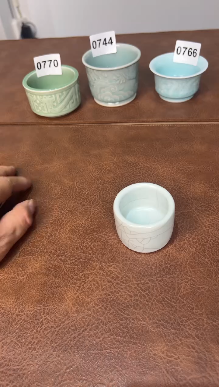 哥窑月白釉扳指杯龙泉青瓷