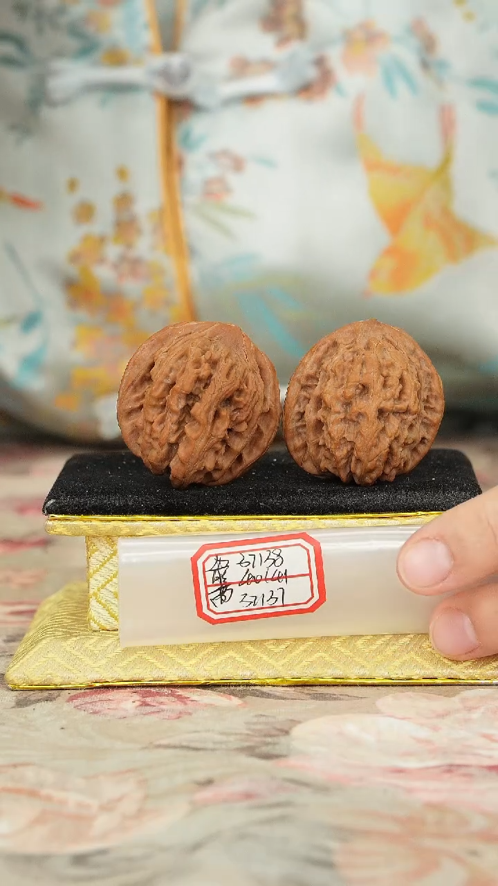 【闪购商品】文玩核桃把件一代楼