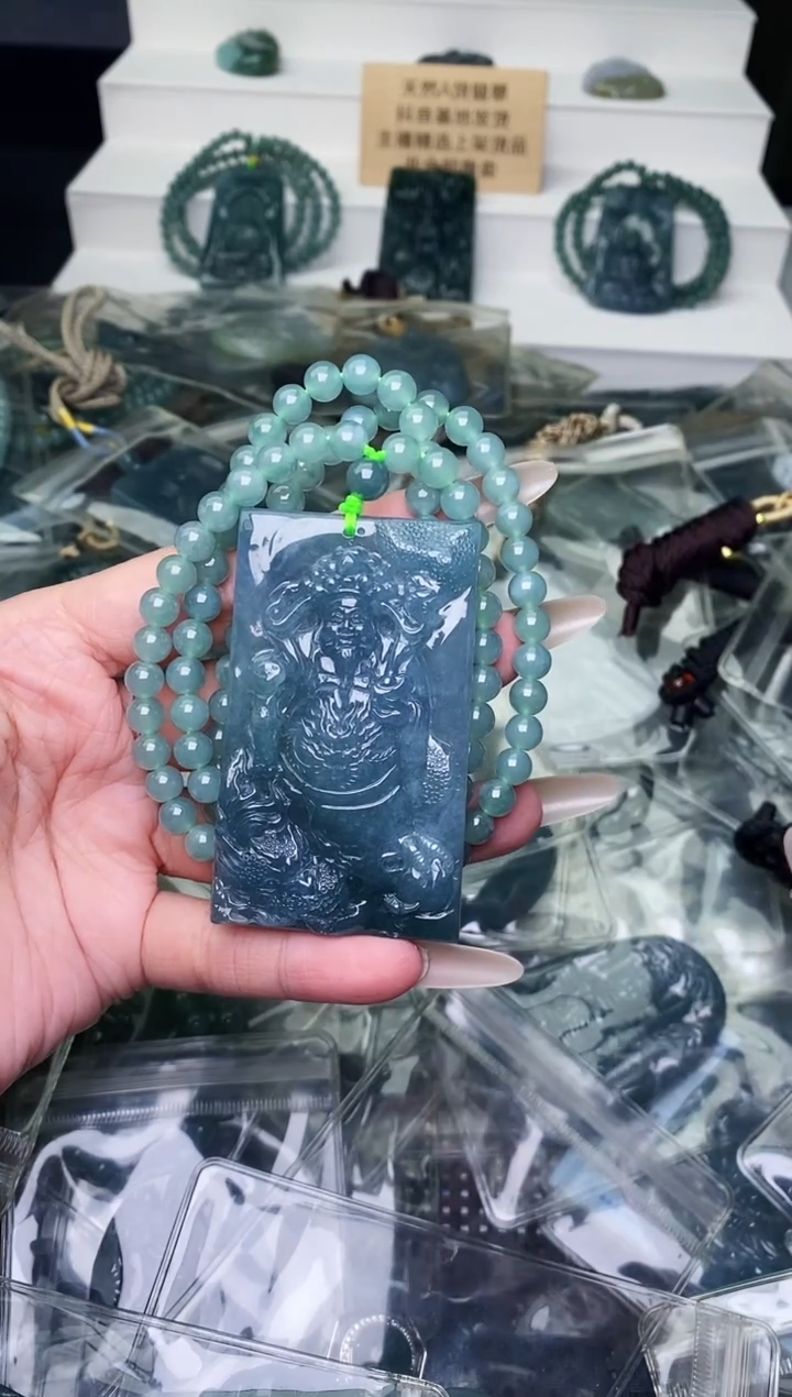 颈饰未镶嵌翡翠 