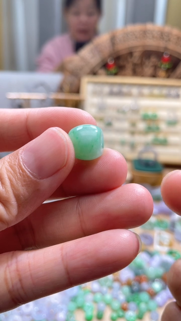 【闪购商品】翡翠颈饰未镶嵌路路通