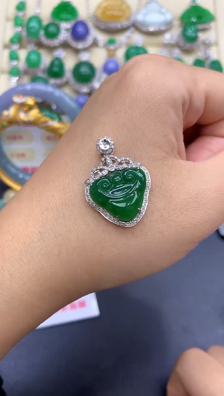 颈饰18K金镶嵌翡翠214-中国好珍宝