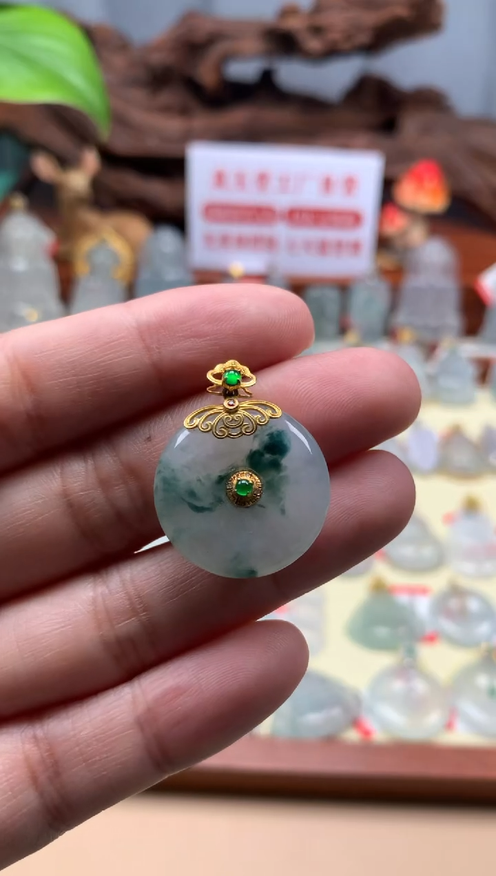 【闪购商品】翡翠颈饰18K金镶嵌平安扣