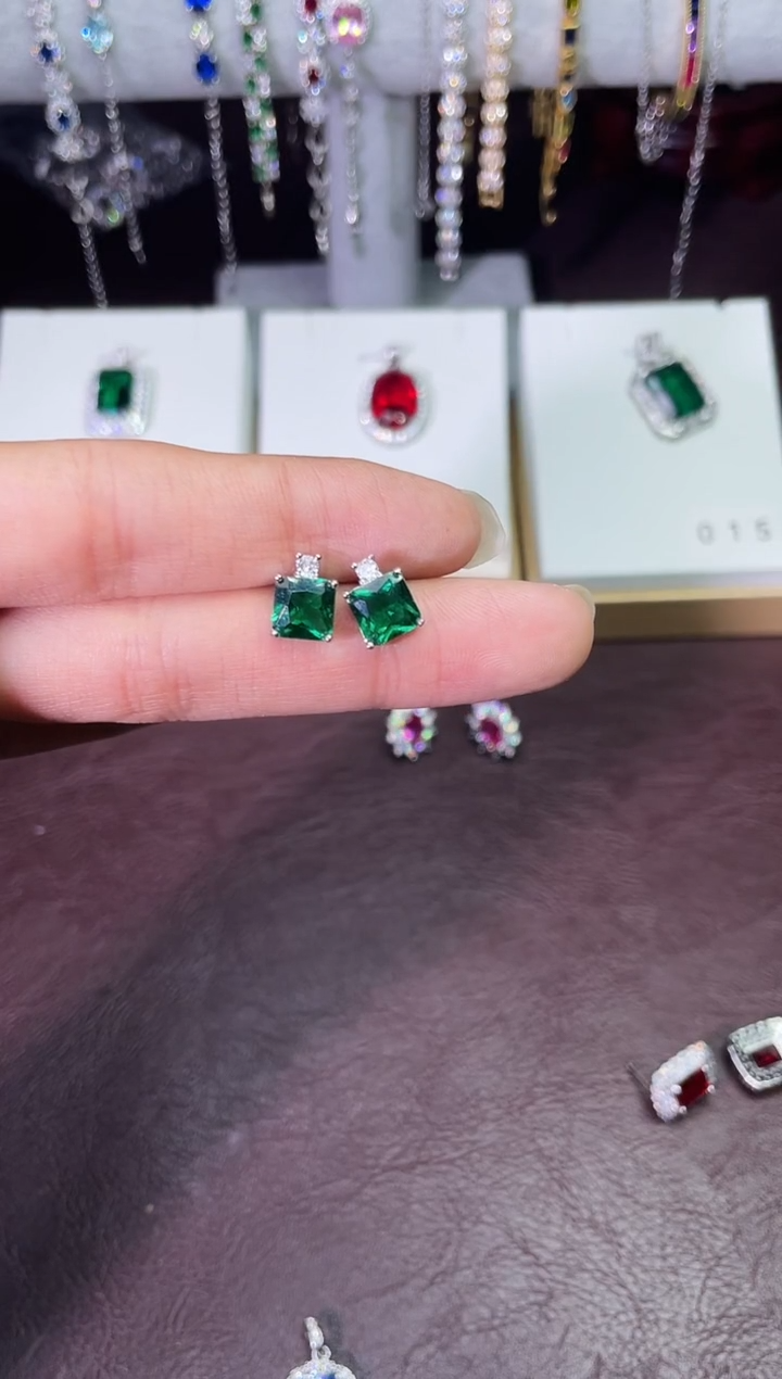 合金合成钻石绿宝耳钉