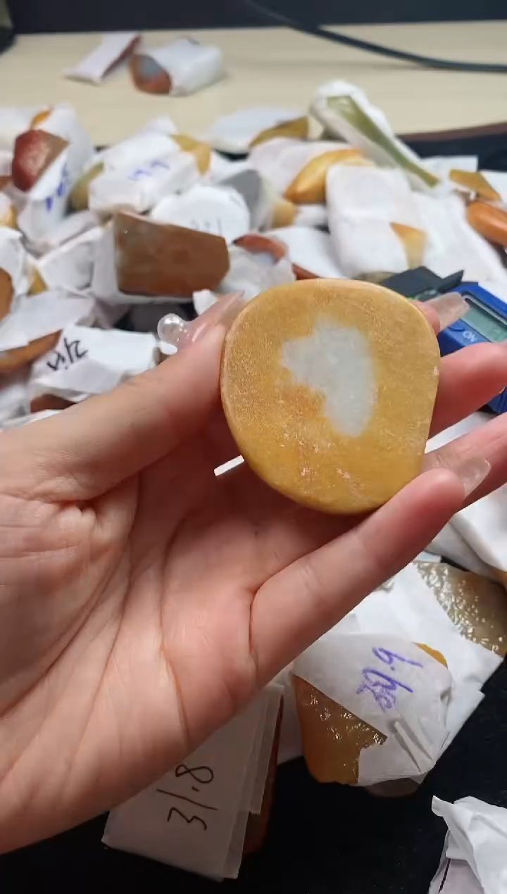 翡翠裸石翡翠挂件裸石