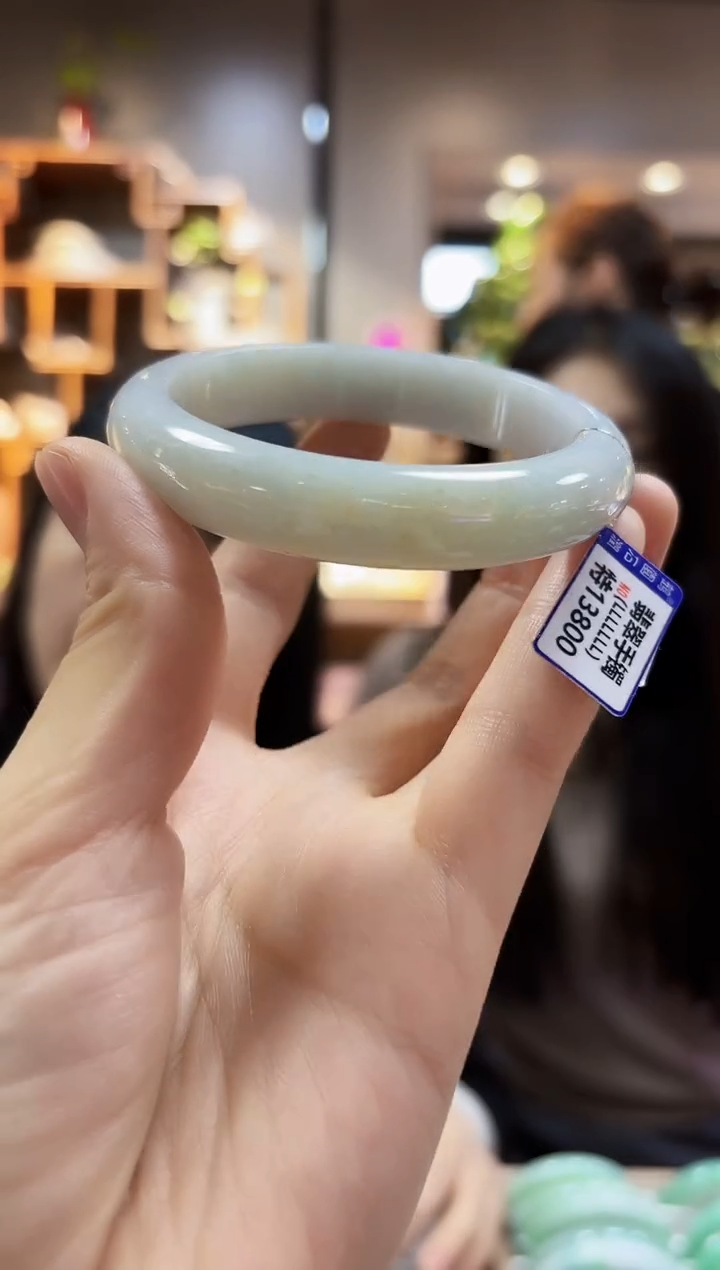 【闪购商品】翡翠颈饰未镶嵌60手镯