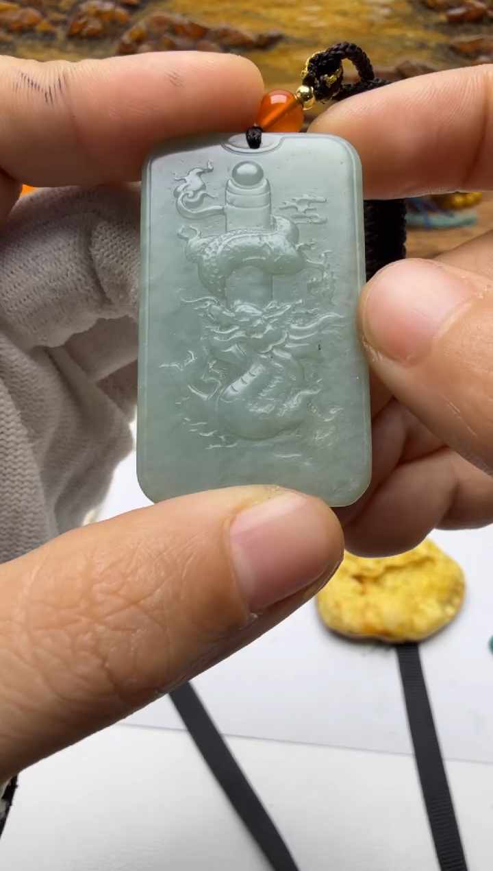 吊坠(赠链)未镶嵌和田玉牌子