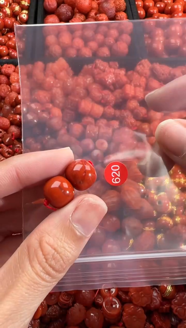 南红玛瑙未镶嵌颈饰1