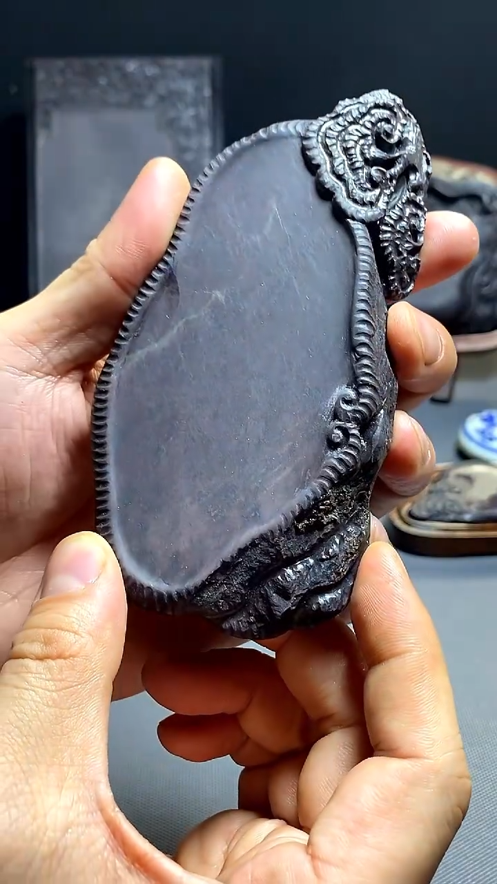 荣宝斋文房1老坑灵芝砚